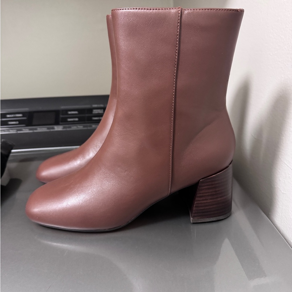 New Ann Taylor Chic Brown Heeled Leather Booties
